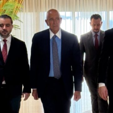 Trump’ın sağ kolu Şara ile görüştü: Yaptırım mesajı verdi