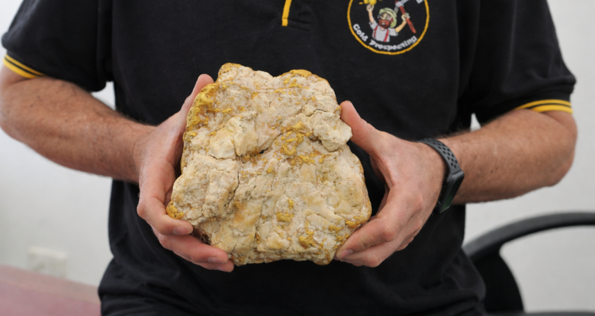 ucuz-dedektorle-servet-sahibi-oldu-7-milyon-liralik-altin-buldu-cgF7EDM7.jpg Ucuz dedektörle servet sahibi oldu: 7 milyon liralık altın buldu