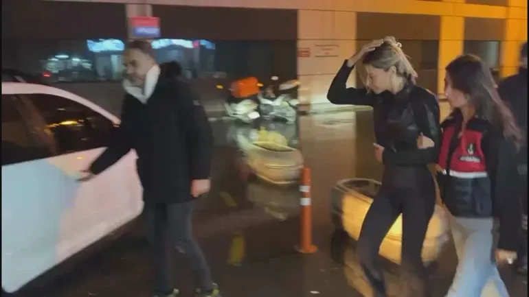 Ünlü oyuncu tesettüre girip paylaştı: O isimle böyle alay etti!