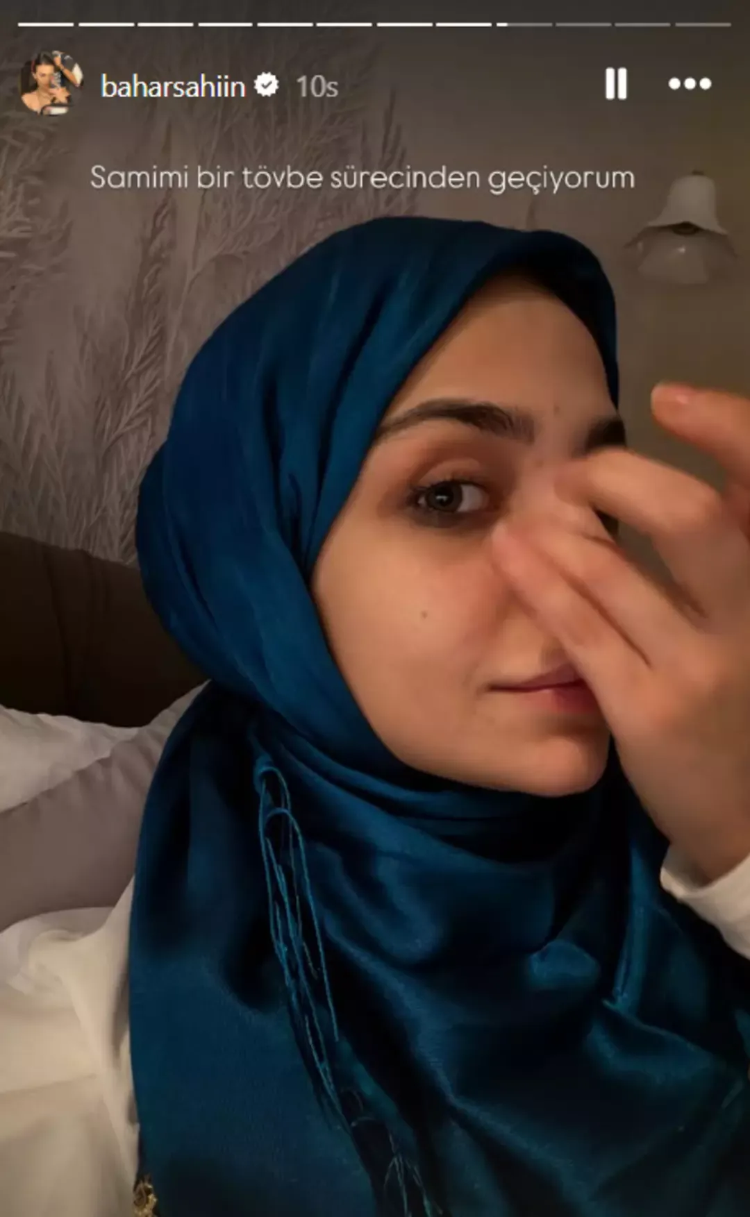 Ünlü oyuncu tesettüre girip paylaştı: O isimle böyle alay etti!