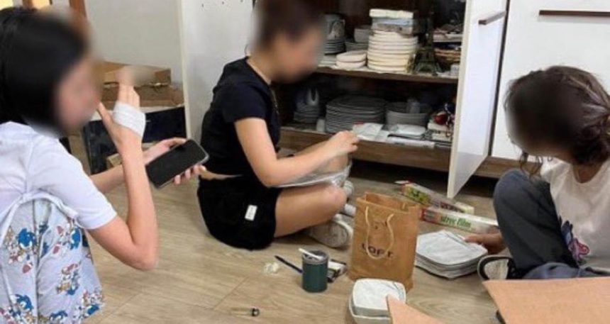 utanmaz-ogretmen-insan-kacakciligindan-gozaltinda-7IMC7XdP.jpg Utanmaz öğretmen, insan kaçakçılığından gözaltında