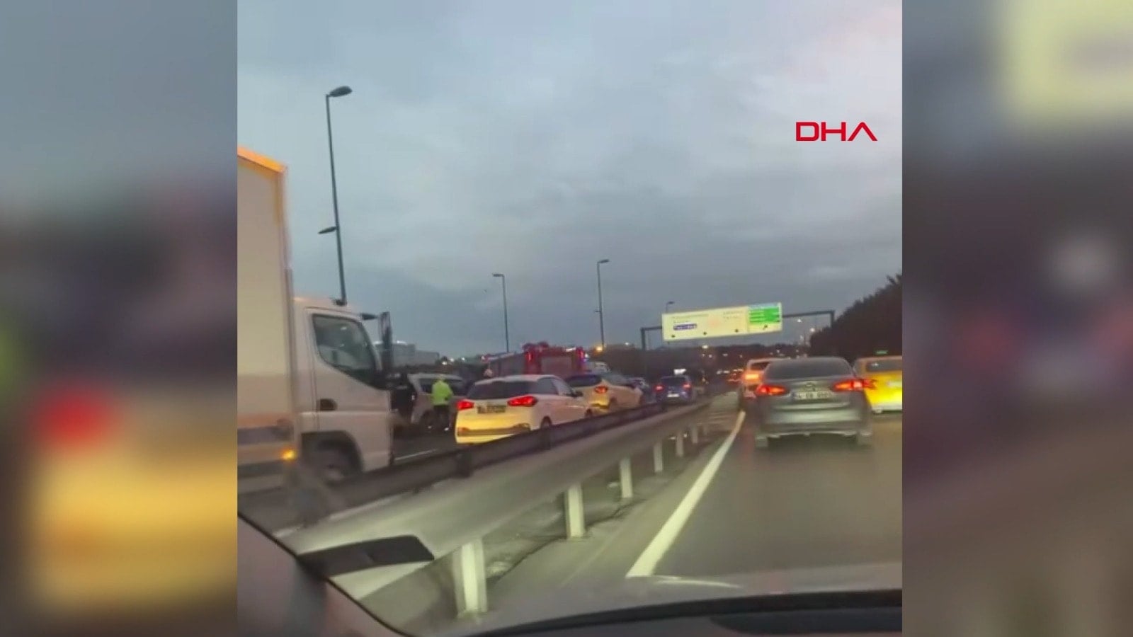 Yenibosna'da zincirleme kaza! Çok sayıda yaralı var